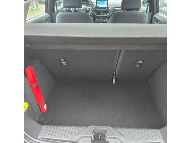 Ford FIESTA 1.1 63 KW. nieuwe distributieriem