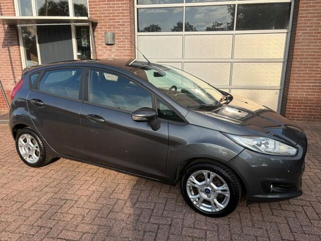 Ford FIESTA 1.0 Style Ultimate Cruise-controle / Parkeersensoren / Navigatie