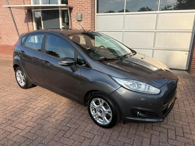 Ford FIESTA 1.0 Style Ultimate Cruise-controle / Parkeersensoren / Navigatie