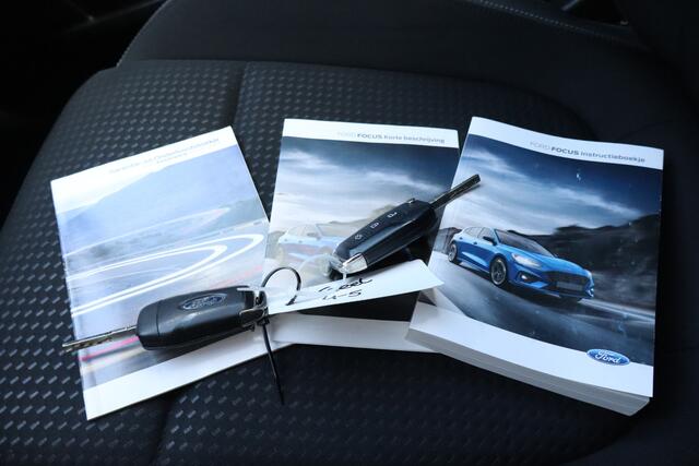 Ford FOCUS Wagon 1.0 EcoBoost Trend Edition Business NL-Auto!! Apple Car-play I PDC I Navigatie