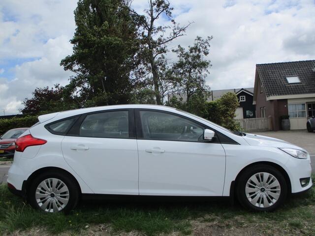Ford FOCUS 1.0 Ecoboost Trend Verwarmde Stoelen + Voorraam