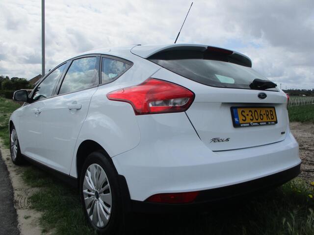 Ford FOCUS 1.0 Ecoboost Trend Verwarmde Stoelen + Voorraam