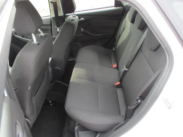 Ford FOCUS 1.0 Ecoboost Trend Verwarmde Stoelen + Voorraam