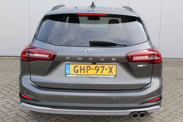 Ford FOCUS Wagon 1.0-155pk EcoBoost Mild-Hybrid Active AUTOMAAT ! Trekgewicht 1.500kg ! Slechts 2.800km ! Volautm. airco dual, navigatie, telefoonvoorb., adaptive cruise control, LED verlichting, metallic lak, camera, front-, lane- en side assist, LM wielen, Isofix 