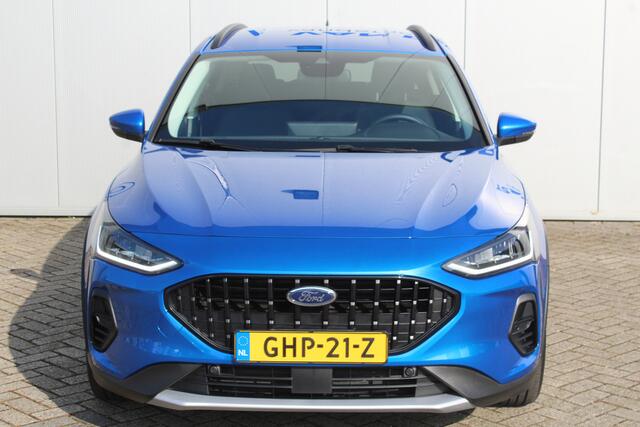 Ford FOCUS 1.0-155pk EcoBoost Hybrid ST-Line AUTOMAAT ! Trekgewicht 1.500kg ! Slechts 6.450km ! Ca. ¤. 8.000,- beneden de nieuwprijs ! Volautm. airco dual, navigatie, telefoonvoorb., adaptive cruise control, LED verlichting, metallic lak, camera, front-, lane- en si
