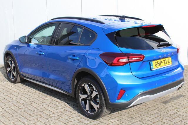 Ford FOCUS 1.0-155pk EcoBoost Hybrid ST-Line AUTOMAAT ! Trekgewicht 1.500kg ! Slechts 6.450km ! Ca. ¤. 8.000,- beneden de nieuwprijs ! Volautm. airco dual, navigatie, telefoonvoorb., adaptive cruise control, LED verlichting, metallic lak, camera, front-, lane- en si