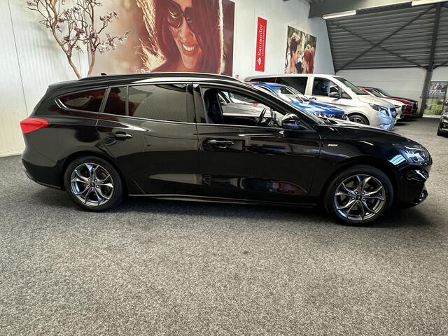 Ford FOCUS Wagon 1.0 EcoBoost ST Line Business NAVIGATIE CRUISE CONTROL APPLE CARPLAY/ANDROID STUUR EN VOORRUITVERWARMING ACHTERUITRIJCAMERA KEYLESS GO ZEER MOOI !! LOCATIE 3010