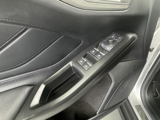 Ford FOCUS Wagon 1.0 Ecob Hybrid 155pk Vignale digi dashb Leer
