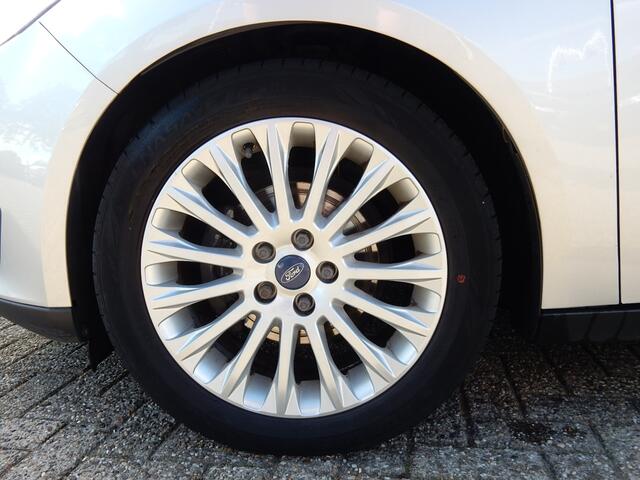 Ford FOCUS Wagon 1.0 125PK Lease Edition Wagon | Navigatie | Sync 3 | 17-inch | ISOFIX |