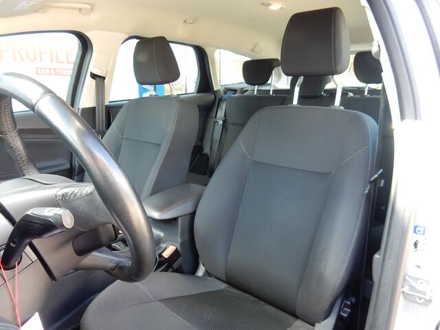 Ford FOCUS Wagon 1.0 125PK Lease Edition Wagon | Navigatie | Sync 3 | 17-inch | ISOFIX |