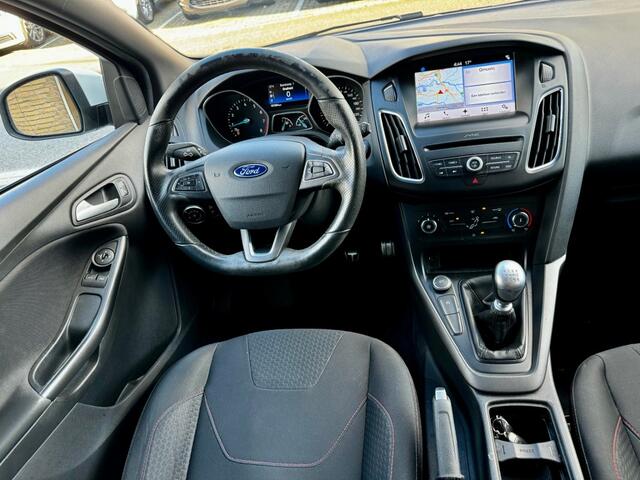 Ford FOCUS 1.0 ST Titanium CLIMA NAVI N TURBO NAP APK 10-2025