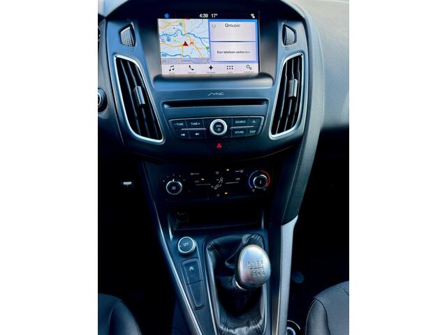 Ford FOCUS 1.0 ST Titanium CLIMA NAVI N TURBO NAP APK 10-2025