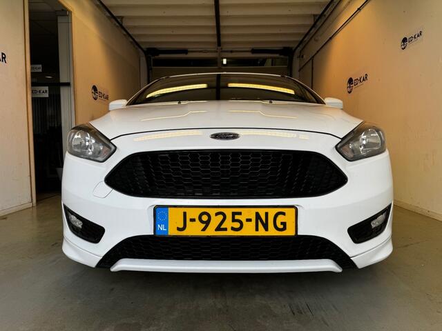Ford FOCUS 1.0 ST Titanium CLIMA NAVI N TURBO NAP APK 10-2025