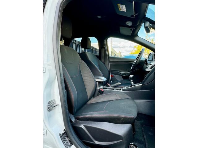 Ford FOCUS 1.0 ST Titanium CLIMA NAVI N TURBO NAP APK 10-2025