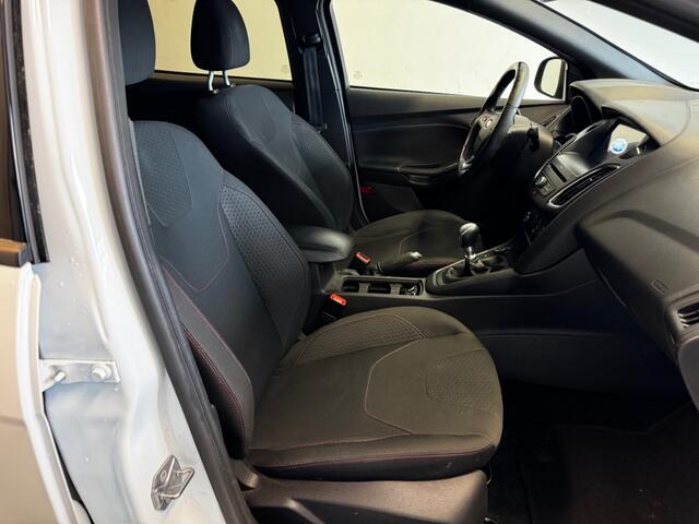 Ford FOCUS 1.0 ST Titanium CLIMA NAVI N TURBO NAP APK 10-2025