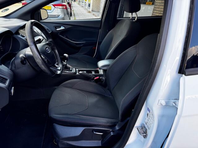 Ford FOCUS 1.0 ST Titanium CLIMA NAVI N TURBO NAP APK 10-2025