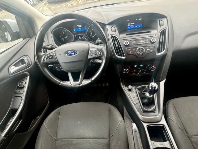 Ford FOCUS WAGON 1.0 Titanium CLIMA TREKHAAK NAP APK