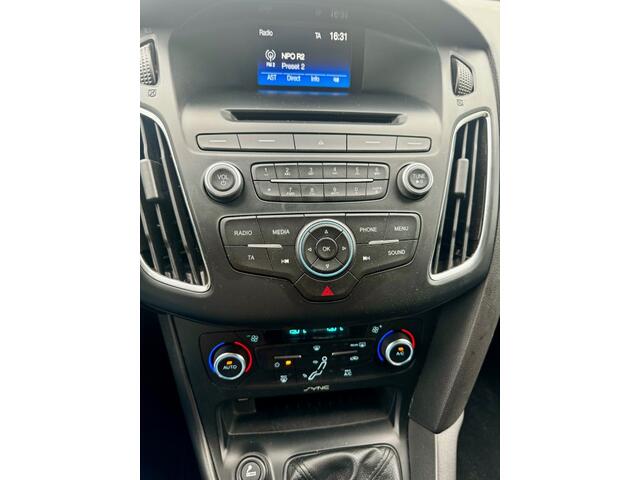 Ford FOCUS WAGON 1.0 Titanium CLIMA TREKHAAK NAP APK