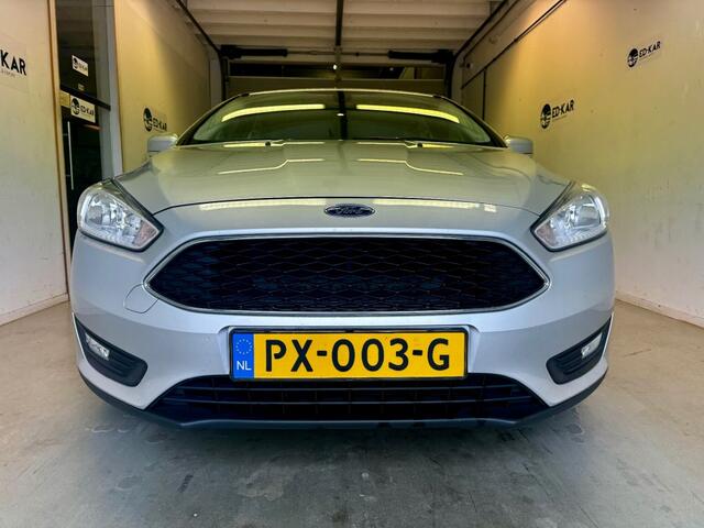 Ford FOCUS WAGON 1.0 Titanium CLIMA TREKHAAK NAP APK