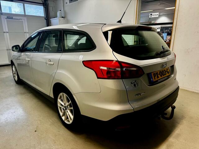 Ford FOCUS WAGON 1.0 Titanium CLIMA TREKHAAK NAP APK