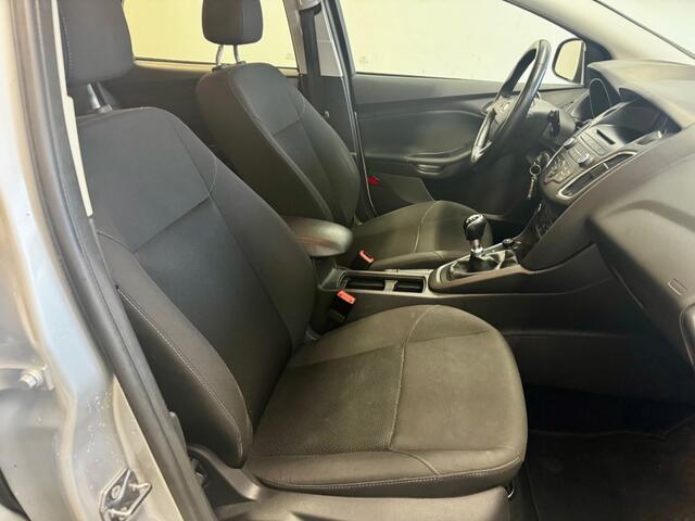 Ford FOCUS WAGON 1.0 Titanium CLIMA TREKHAAK NAP APK