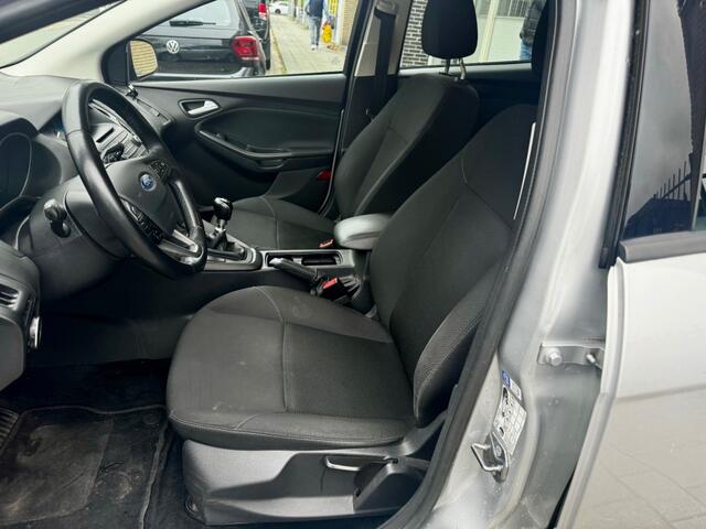 Ford FOCUS WAGON 1.0 Titanium CLIMA TREKHAAK NAP APK