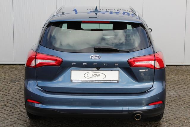 Ford FOCUS Wagon 1.0-125pk EcoBoost Mild-hybrid Titanium. Mooie, ruime, luxe en comfortabele Ford Focus wagon. Volautm. airco dual, camera, stoel-, stuur- en voorraamverw., easy entry/easy go, cruise control, Isofix, side- en lane assist, parkeersensoren v+a, LM wie
