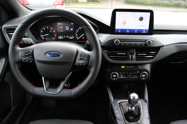 Ford FOCUS Wagon 1.0 EcoBoost Hybrid ST Line All season banden | Navigatie | Cruise Control | Achterruitrij camera