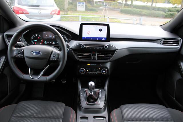 Ford FOCUS Wagon 1.0 EcoBoost Hybrid ST Line All season banden | Navigatie | Cruise Control | Achterruitrij camera