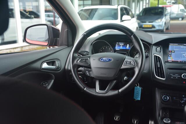 Ford FOCUS 1.5 Red Edition | Navigatie | Cruise-control | PDC | NL auto!! |