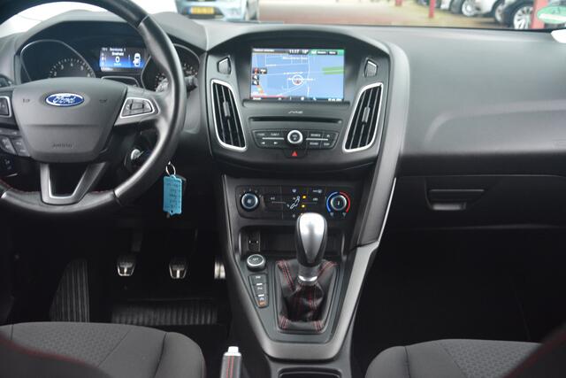 Ford FOCUS 1.5 Red Edition | Navigatie | Cruise-control | PDC | NL auto!! |