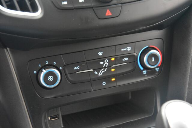 Ford FOCUS 1.5 Red Edition | Navigatie | Cruise-control | PDC | NL auto!! |