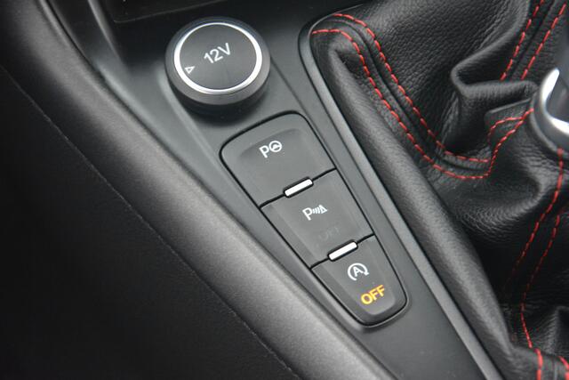 Ford FOCUS 1.5 Red Edition | Navigatie | Cruise-control | PDC | NL auto!! |