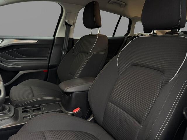 Ford FOCUS Wagon 1.0 EcoBoost Hybrid Titanium | Driver assistance pack | Winter pack | Adaptieve cruise control | Apple Carplay | Android Auto |