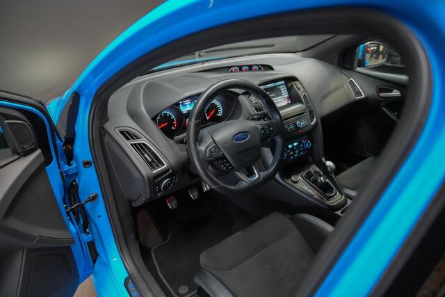 Ford FOCUS 2.3 350pk RS |schaalstoelen|gesmede wielen|stuurwielverwarming|voorruitverwarming|