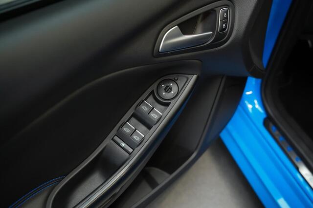 Ford FOCUS 2.3 350pk RS |schaalstoelen|gesmede wielen|stuurwielverwarming|voorruitverwarming|