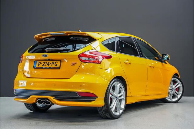 Ford FOCUS 2.0 250pk ST-3 PERFORMANCE PACK |Sony|Bi-xenon|cruise control|Apple Carplay & Android auto|parkeersensoren en camera19"|