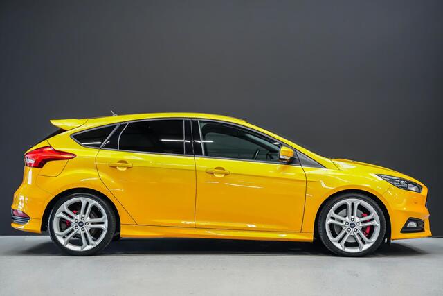 Ford FOCUS 2.0 250pk ST-3 PERFORMANCE PACK |Sony|Bi-xenon|cruise control|Apple Carplay & Android auto|parkeersensoren en camera19"|