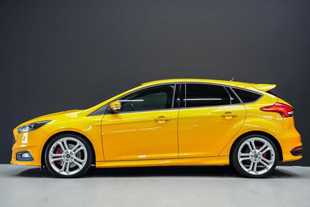 Ford FOCUS 2.0 250pk ST-3 PERFORMANCE PACK |Sony|Bi-xenon|cruise control|Apple Carplay & Android auto|parkeersensoren en camera19"|
