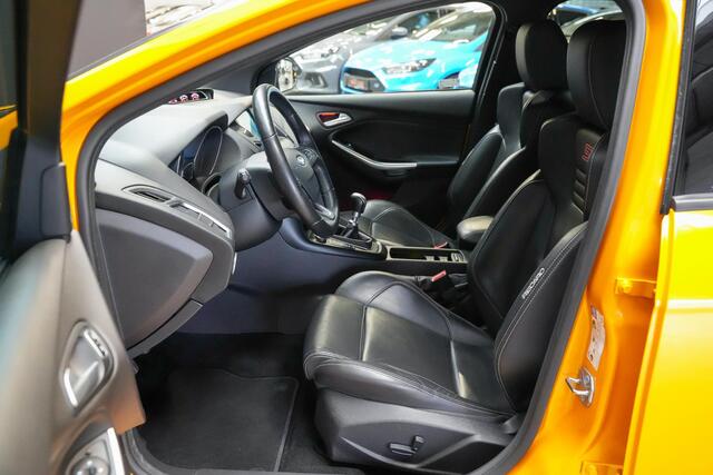 Ford FOCUS ST-3 2.0 250pk PERFORMANCE PACK |Sony|Apple Carplay & Android Auto|BLIS|cruise control|parkeercamera en sensoren|bi-xenon|19"|