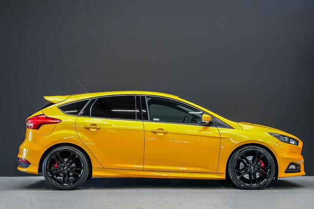 Ford FOCUS ST-3 2.0 250pk PERFORMANCE PACK |Sony|Apple Carplay & Android Auto|BLIS|cruise control|parkeercamera en sensoren|bi-xenon|19"|