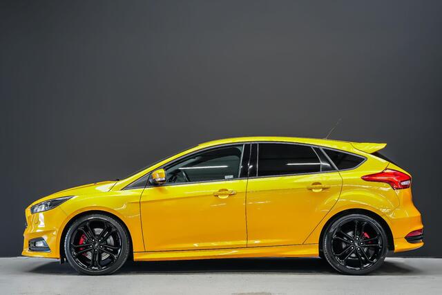 Ford FOCUS ST-3 2.0 250pk PERFORMANCE PACK |Sony|Apple Carplay & Android Auto|BLIS|cruise control|parkeercamera en sensoren|bi-xenon|19"|