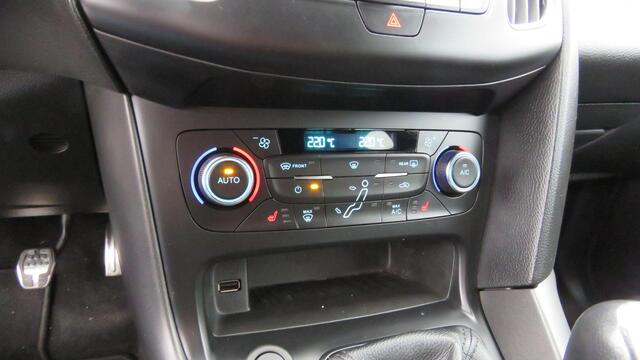 Ford FOCUS Wagon 1.0 140 pk ST- Line wagon Xenon, Bliss, ECC, 84786 km !!