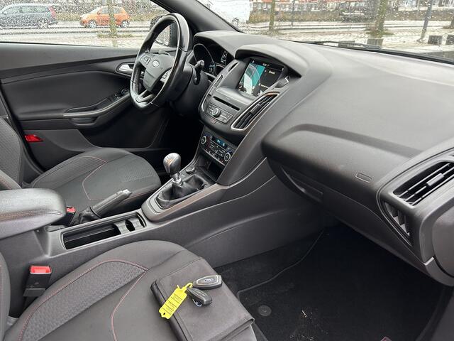 Ford FOCUS Wagon 1.0 ST-Line navi airco/ecc nieuwstaat!