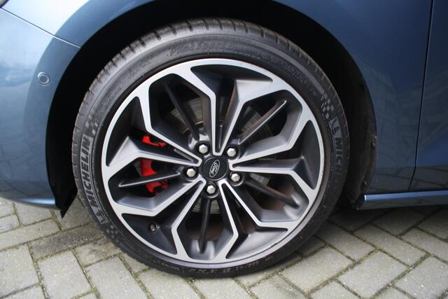 Ford FOCUS Wagon 1.5 EcoBoost ST Line Business - NAVIGATIE - CAMERA - LED - KEYLESS - PDC
