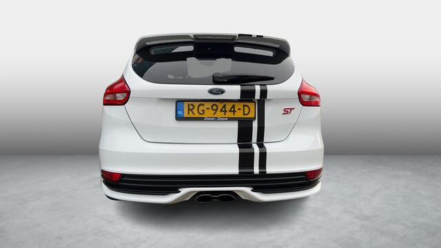 Ford FOCUS 2.0 ST 3 250 PK RECARO LEDER