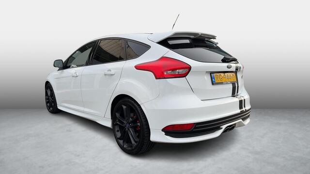 Ford FOCUS 2.0 ST 3 250 PK RECARO LEDER