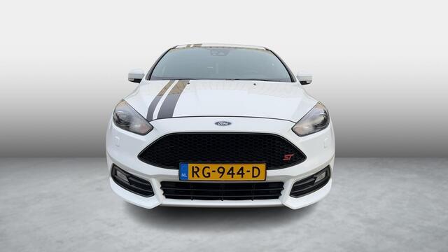 Ford FOCUS 2.0 ST 3 250 PK RECARO LEDER