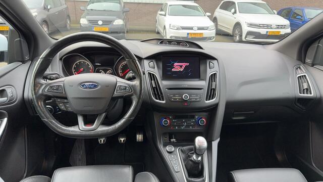 Ford FOCUS 2.0 ST 3 250 PK RECARO LEDER