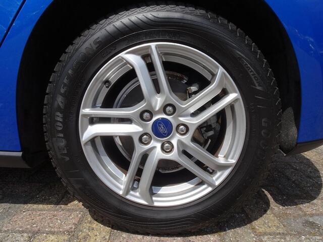 Ford FOCUS 1.0 EcoBoos Edition Business Navi Cruise Apple Car Play Parkeersensoren All season banden 5drs